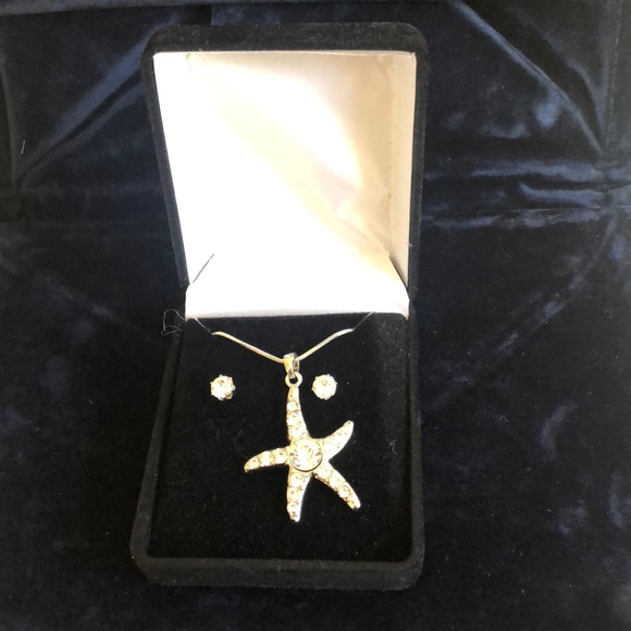 Jewelry - Beautiful crystal star set sterling silver